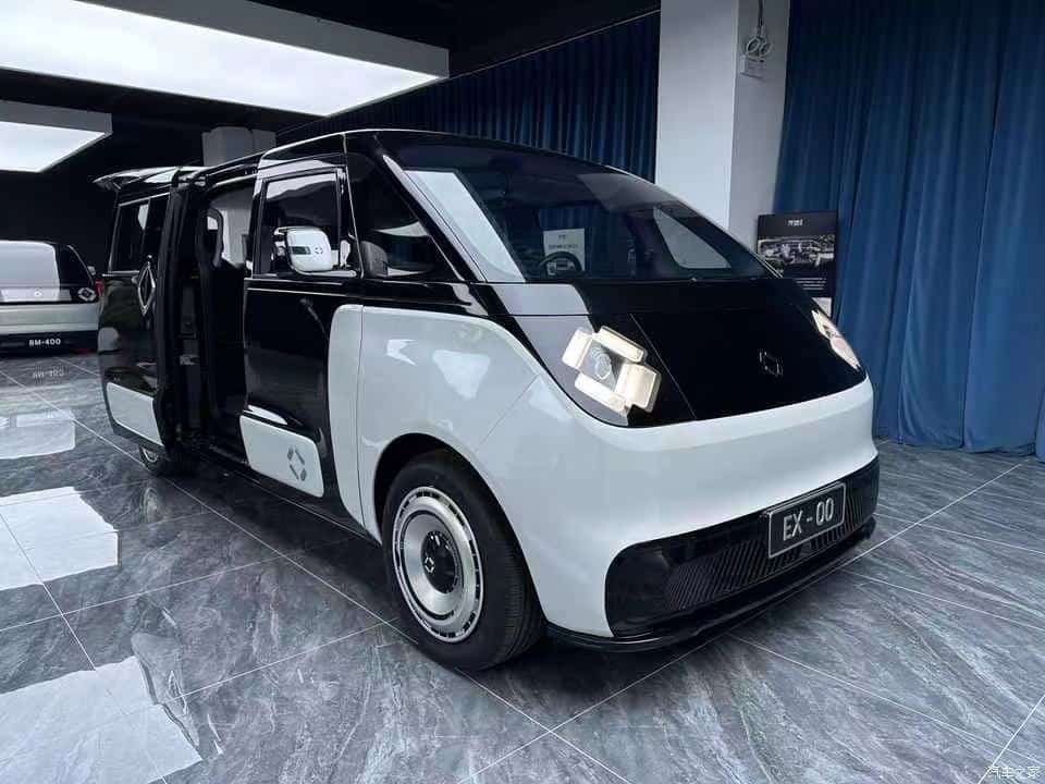 electric minivan coming in 2024