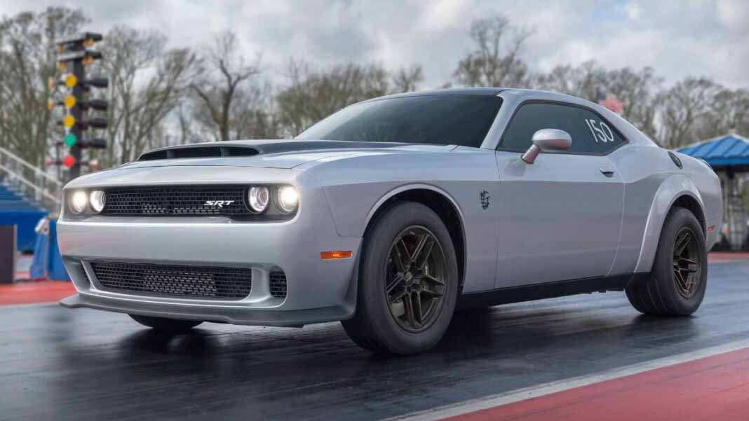 Dodge Challenger 2024 presented in farewell version