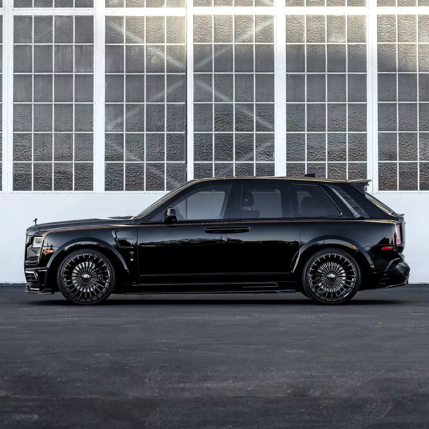 Atelier Mansory built a unique Rolls-Royce Cullinan for the best DJ in the world