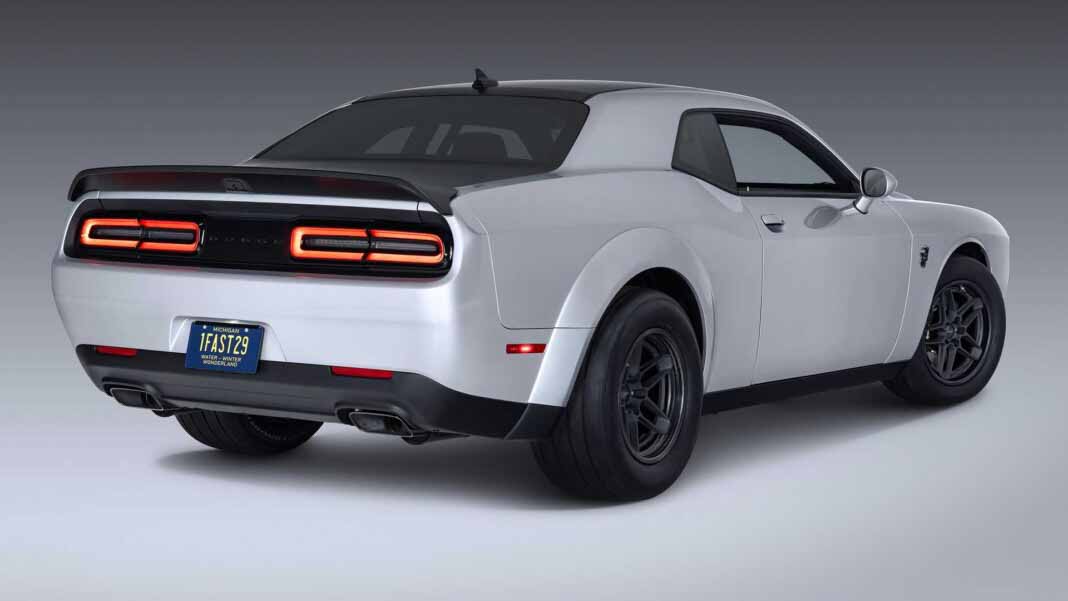 Dodge Challenger 2024 presented in farewell version