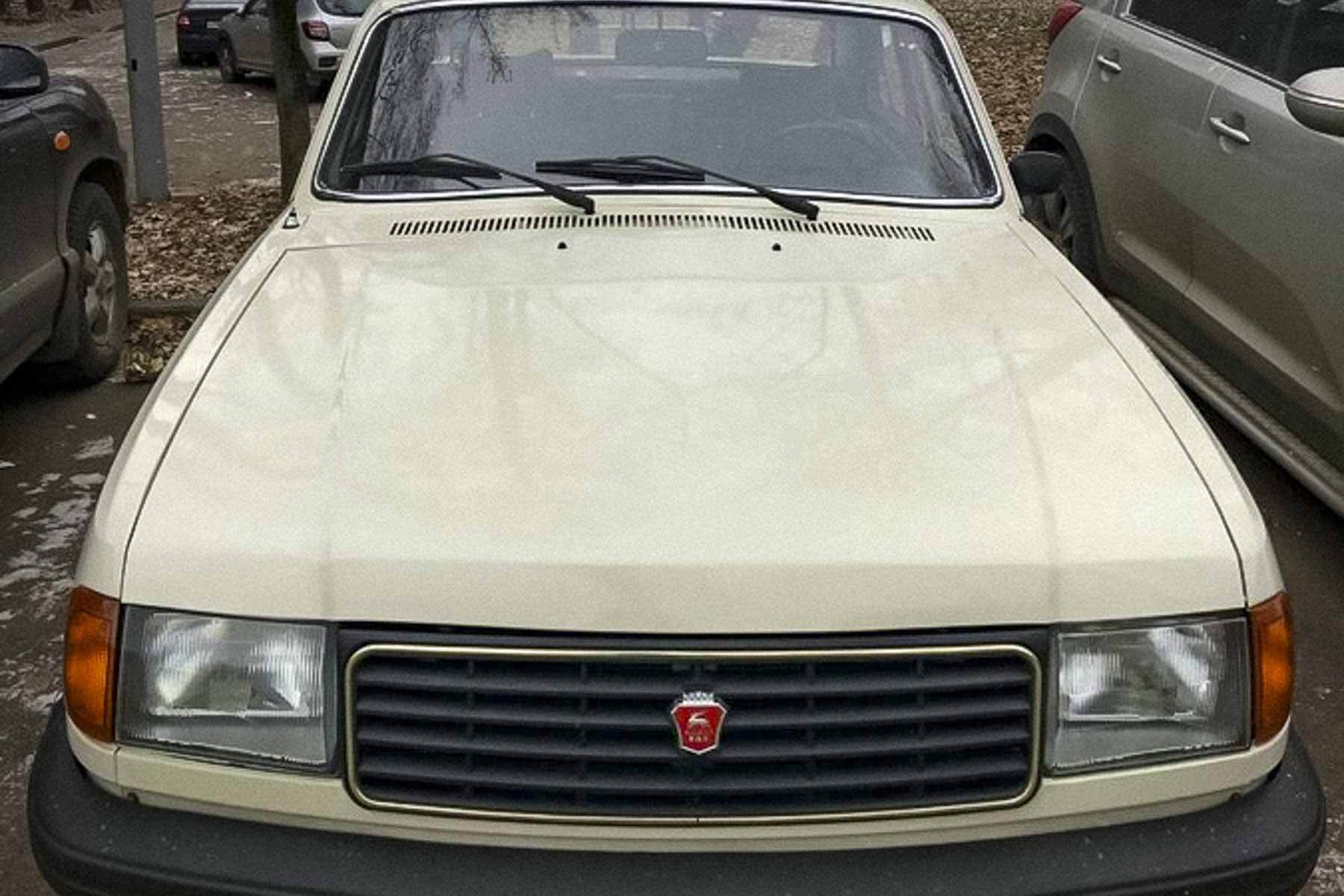 In Moscow, they are offering to buy a 1992 GAZ-31029 Volga for 750 thousand rubles