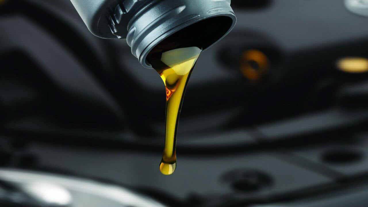 Russians no longer need to buy expensive motor oils for foreign cars: experts tell us what can replace them