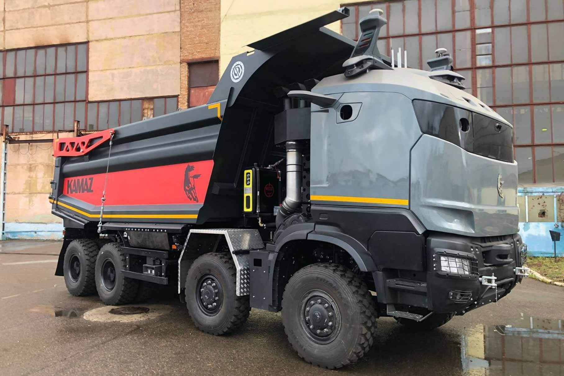 The newest KamAZ dump truck “Robocop” turned out to be stuffed with “sanctions”