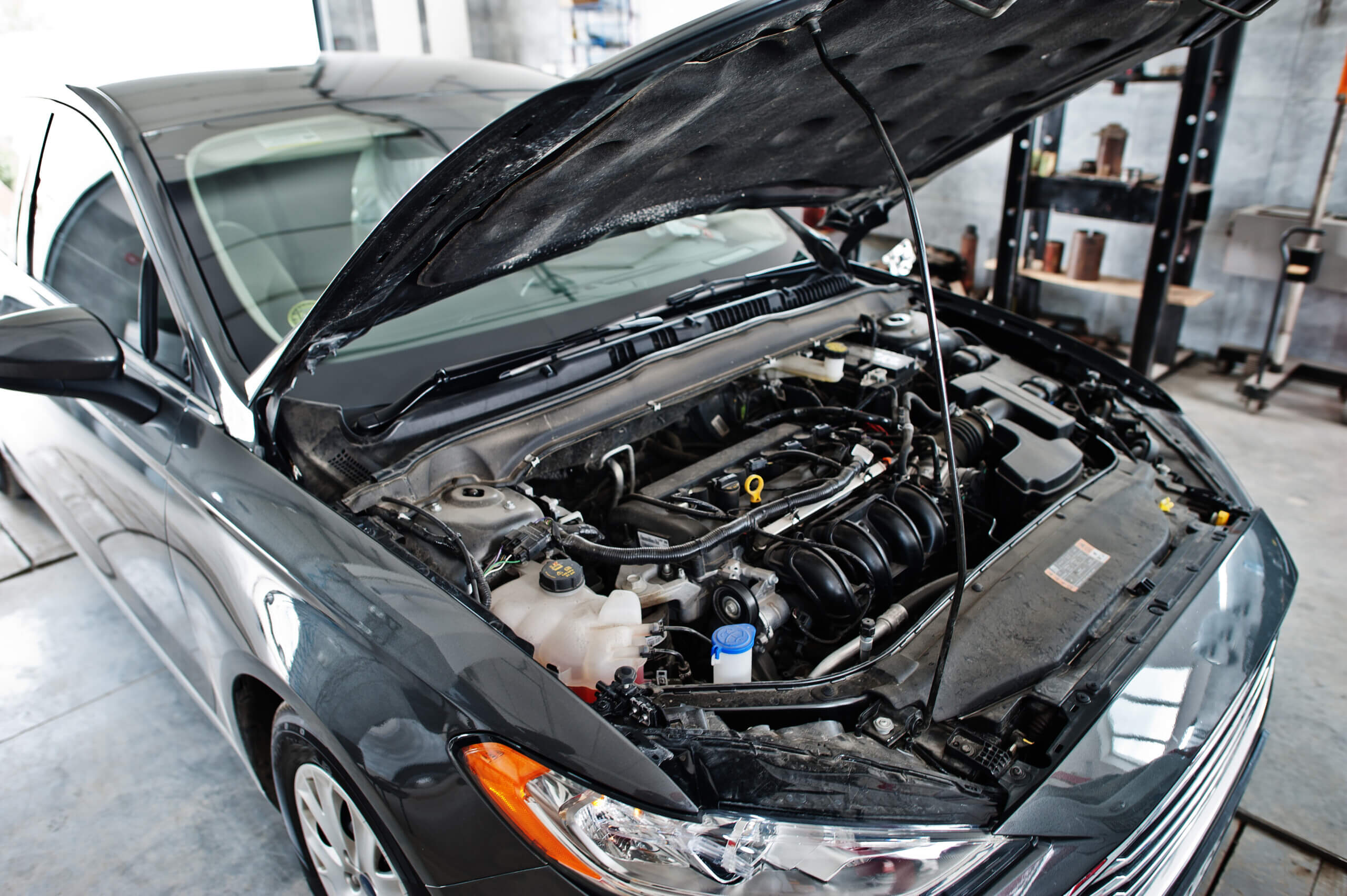 Hidden functions of a car engine cover that you didn’t even know about