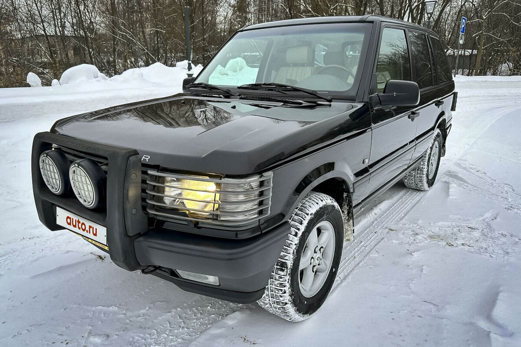 Almost new Land Rover Range Rover 2001 is being sold in Moscow