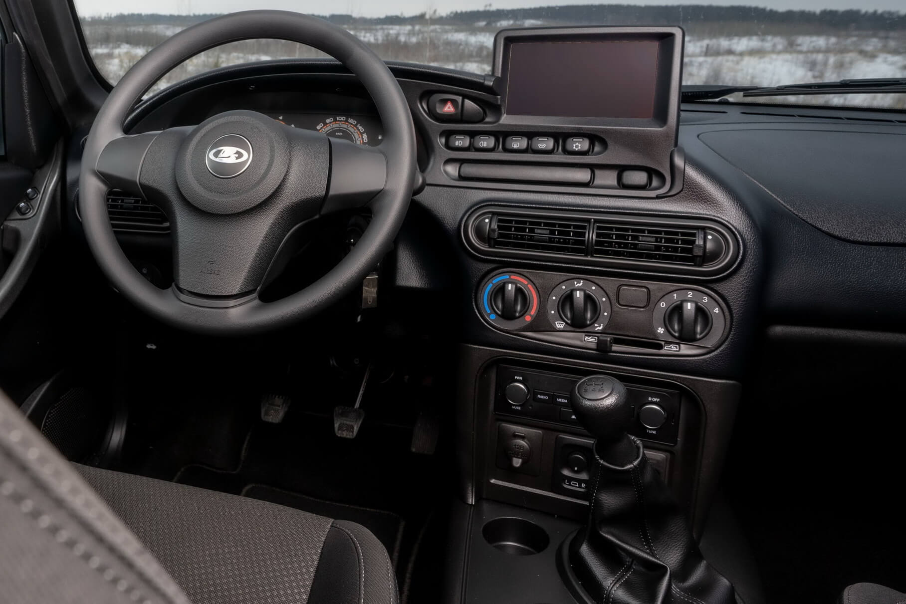 AvtoVAZ assembled the first Niva with an advanced media system