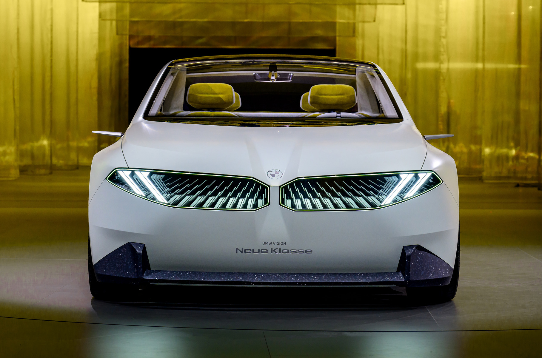 BMW is preparing a compact electric hatchback i1