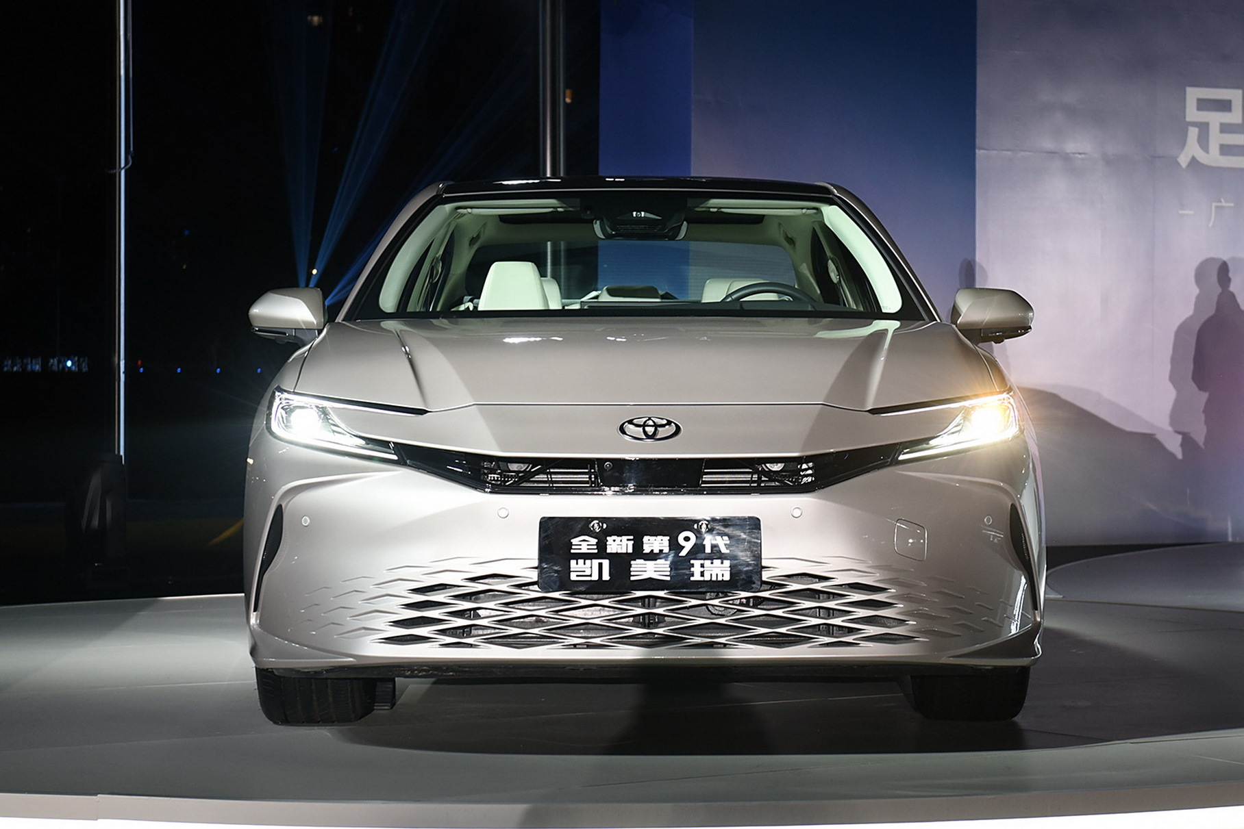 Chinese Toyota Camry XV80 has acquired a top hybrid version: prices