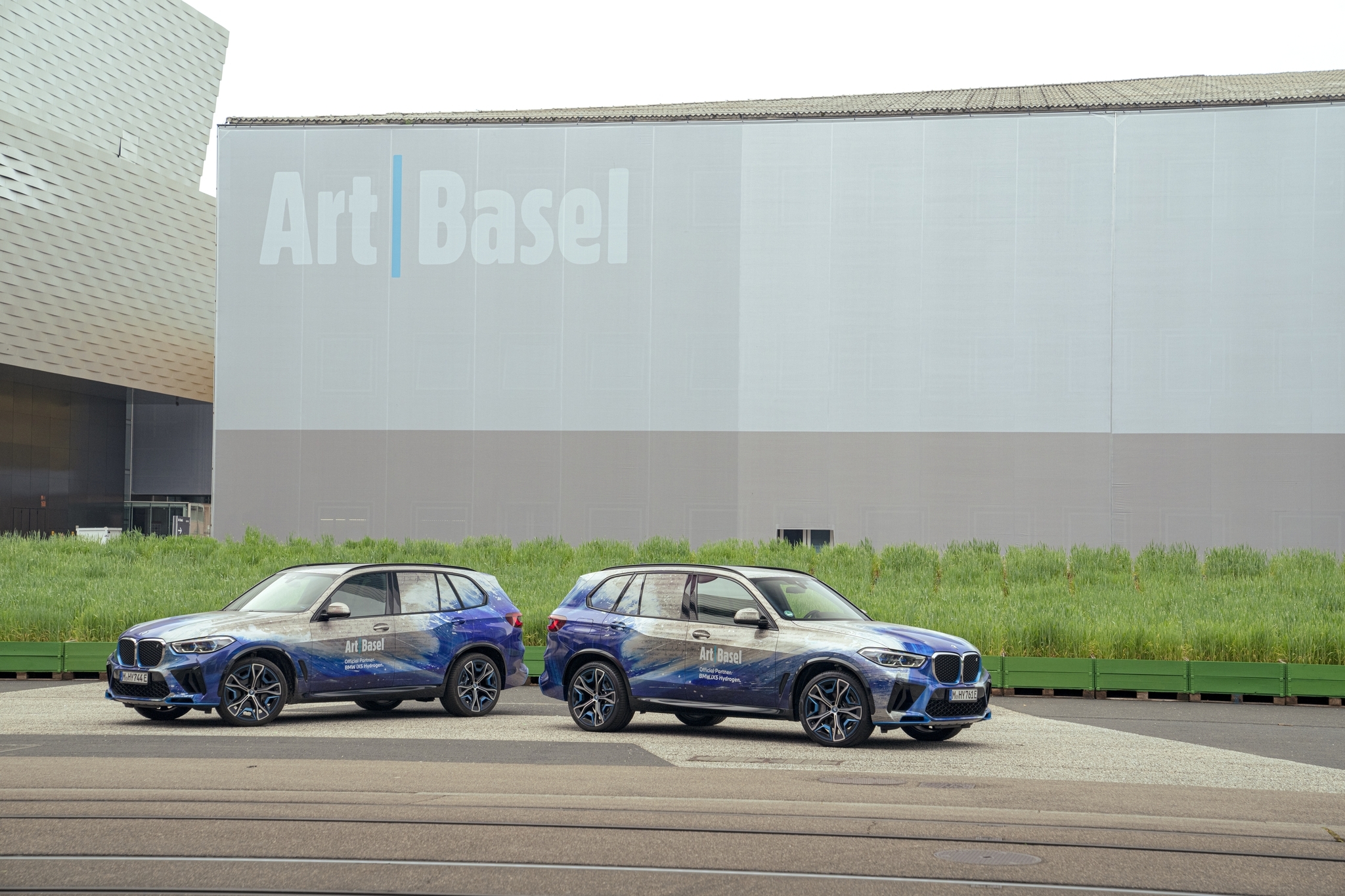The BMW iX5 Hydrogen hydrogen crossover has been turned into an environmentally friendly art car